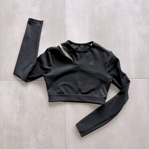 🖤 Adidas AeroReady Long-Sleeve Crop Top – Asymmetrical Cut-Out – M